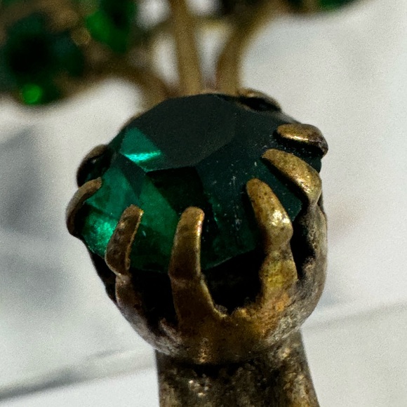 Antique pre-WWII Czech Brooch Sparkly Green Emerald Crystal Brass trombone clasp - Picture 14 of 17